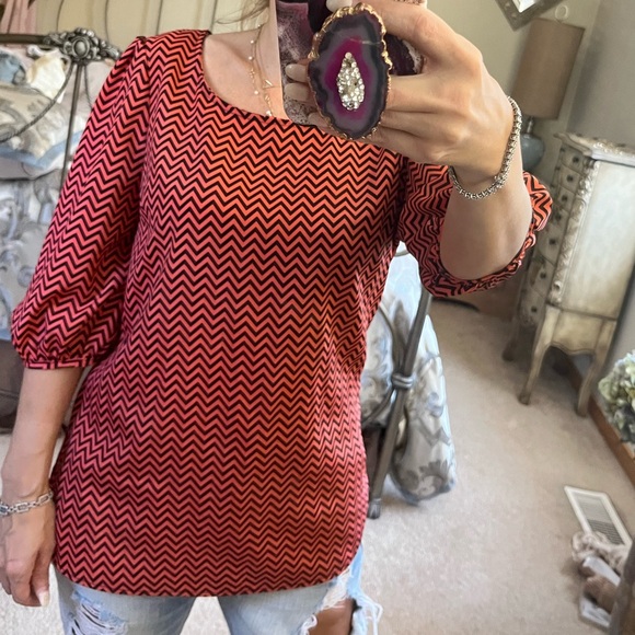 Bee Stitched Blouse - Picture 4 of 9